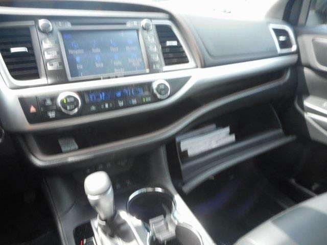 2017 Toyota Highlander AWD XLE 4dr SUV